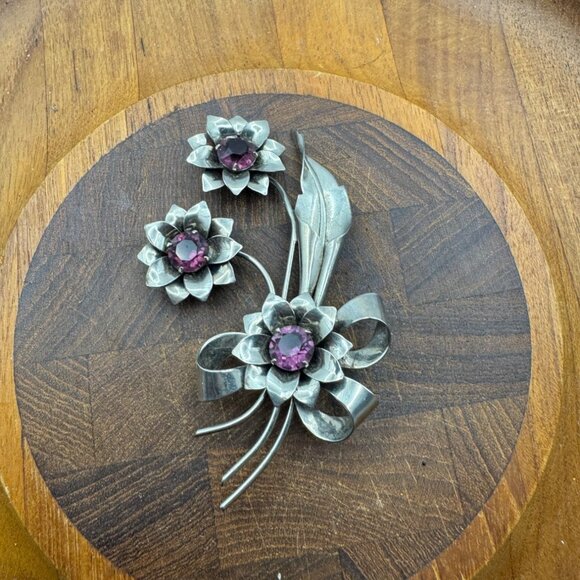 Vintage Silver metal Floral Brooch With faux Purple Gemstone Accents 1940s - Picture 1 of 10